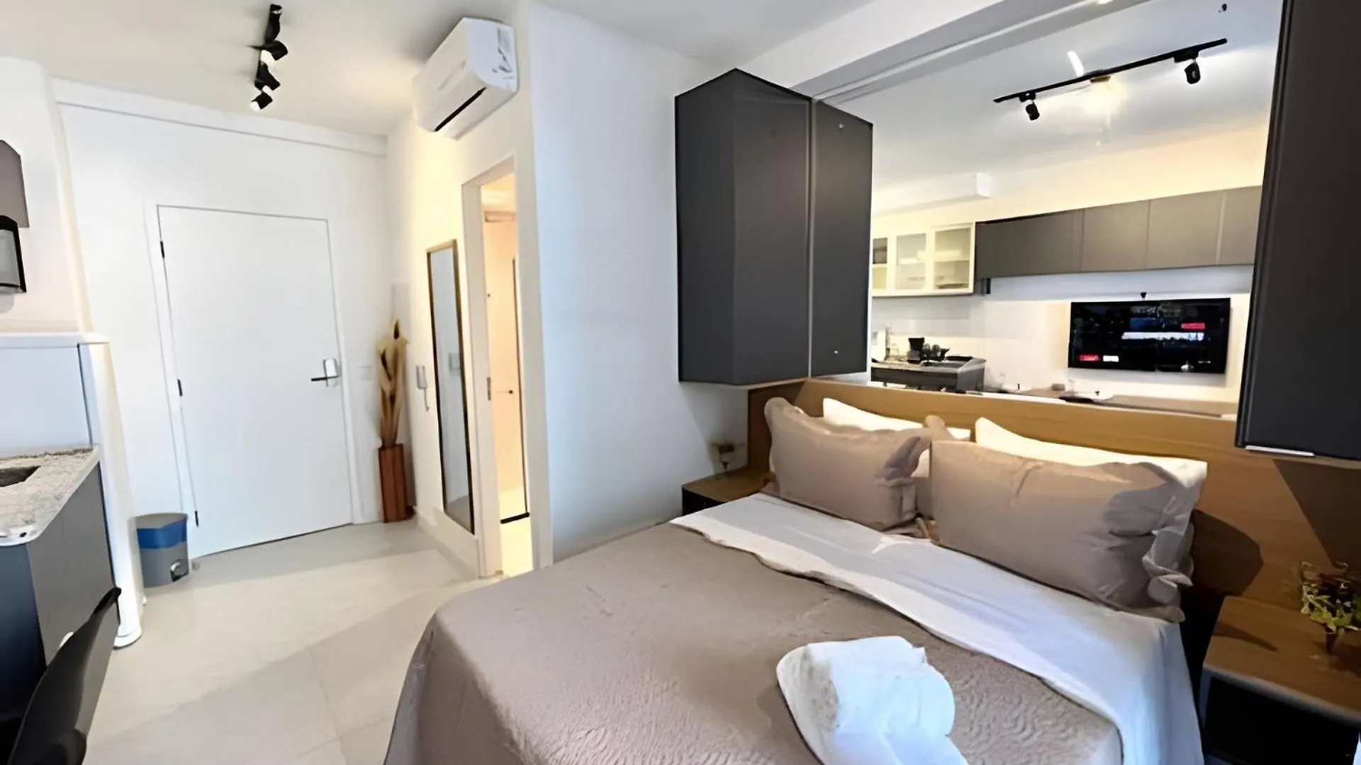 Loft / 011 / Centro Sp / Think 211 Apartment Sao Paulo Brazil